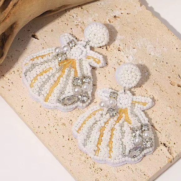 Seashell Pearl Beaded Earrings - Picture 1 of 6